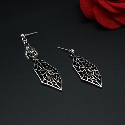 Webbed dangle earrings